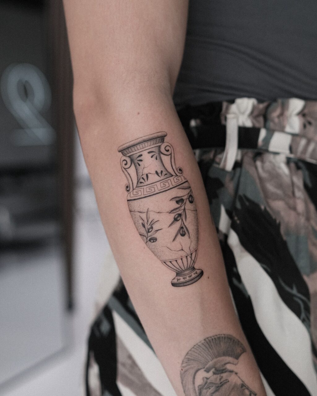 Beautiful detailed amfora 🏺
 
Done at @29level in Ede 🇳🇱 

For bookings, link in my biography.

#ede #edecity #netherland #netherlandstattoo #netherlandstattooartist #microrealismotattoo #microrealism #butterflytattoo #tattooart #tattooink #butterfly #ink #singleneedle #acus #art #skin #tattooidea