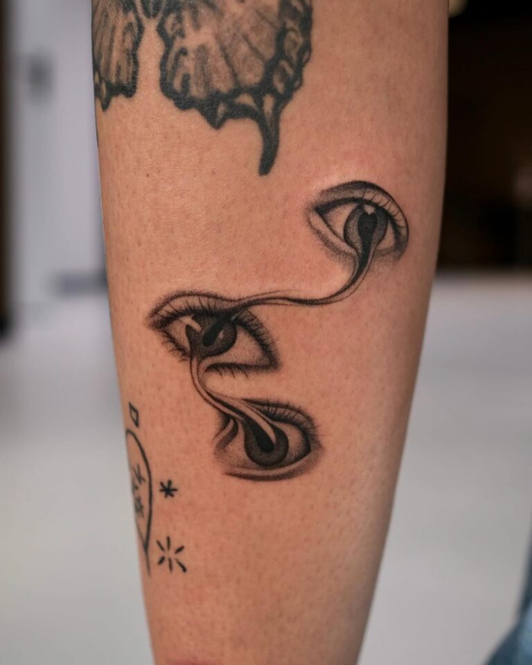 Pay attention to the eyes..

Done at @29level in Ede 🇳🇱 

For bookings, link in my biography.

#ede #edenetherlands #netherlandstattoo #netherlandstattooartist #tattooconcept #tattooist #wolftattoo #wolf #tattooideas #microrealismotattoo