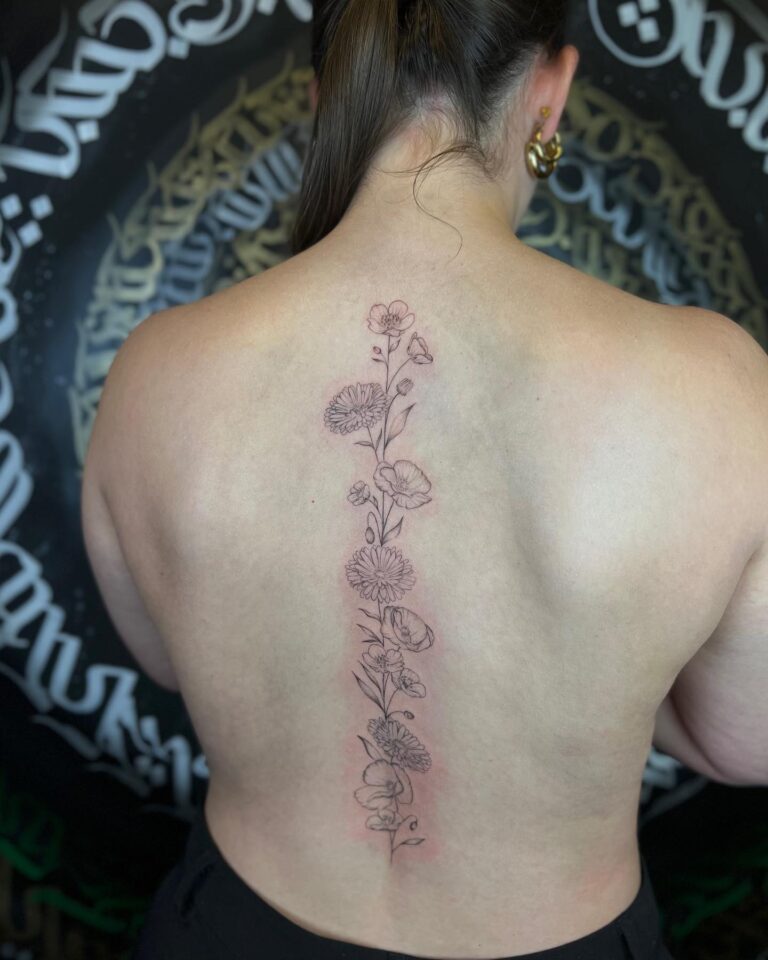 ▫️floral spine tattoo 💐▫️
•
•
•
•
•
•
 #bougainvilleatattoo
#rose #rosetattoo #tattoo #tattooideas #tattoos #tattoostudio #finelinetattoo #tatt #linework #fineline #finelinetattoos #finelinefloral #spinetattoo #finelinespinetattoo #finelinefloral