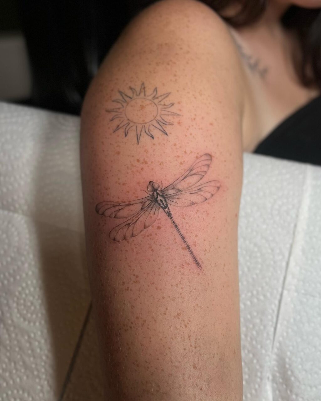 • Dragonfly •

• For @linde_026 

• What insect would you like to get yourself?

#dragonflytattoo #dragonfly #finelinetattoo #insecttattoo #insecttattoos #butterflytattoo #butterflytattoos #minimalistictattoo #tattoostyle #tattooartwork