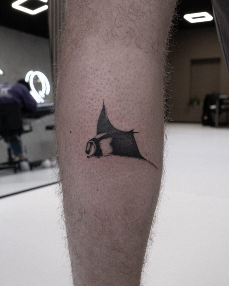 Do you like manta rays? 🌊🤍
 
Done at: @29level

For questions or appointments: send a DM 💌
 
 
@julianvlaar
 
 
 
 
 
 #tattoos #tattoo #ink #inked #tattooartist #tattooed #tattooart #art #tattoolife #tattooideas #tattooing #tattooist #artist #tattoodesign #tattoostyle #girlswithtattoos #tattooer #blackwork #instagood #realismtattoo #microrealism