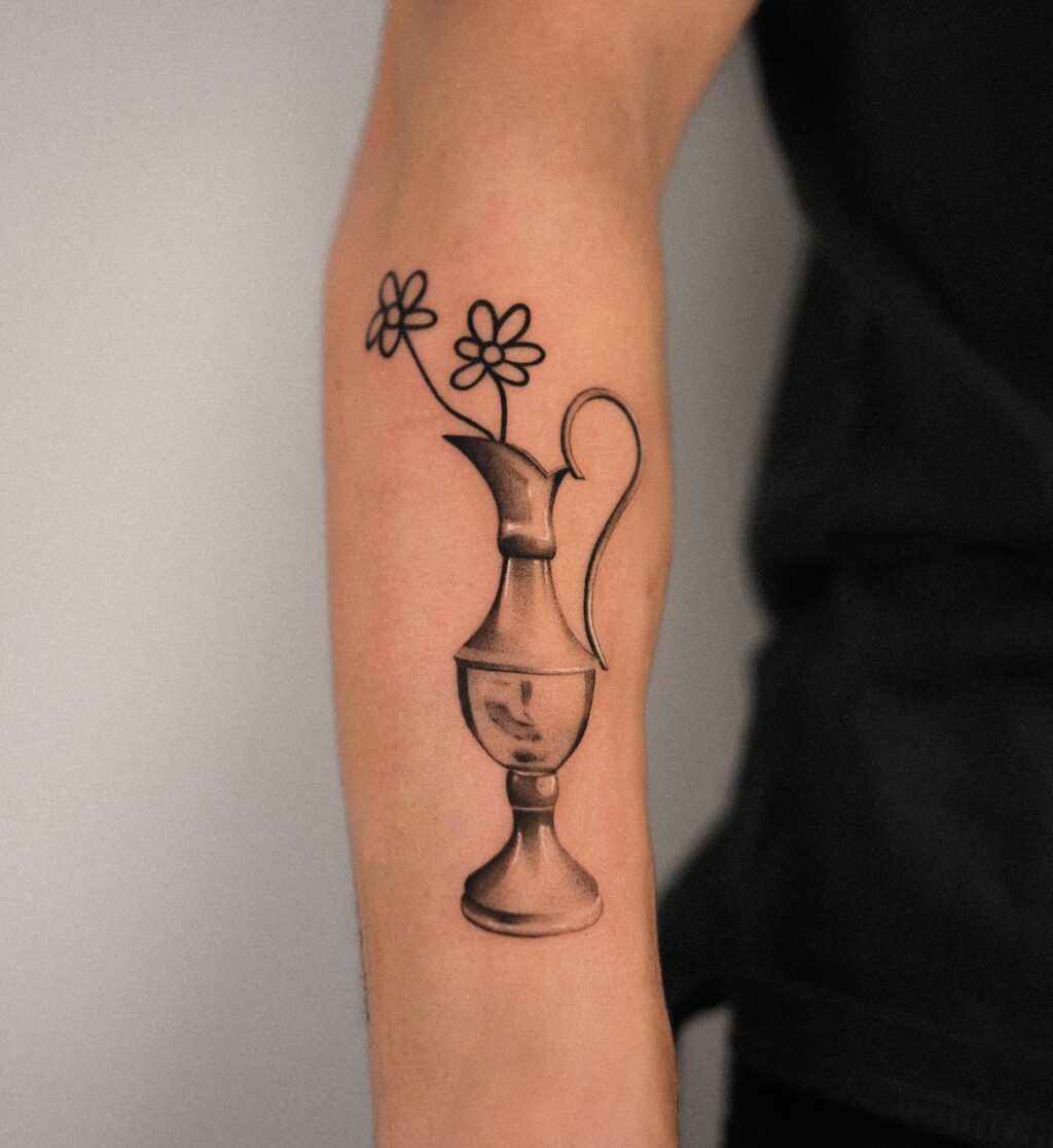 Really cool piece, what do you think of this bold lined flowers in a vase? 🏺🌺

 Done at: @29level

For questions or appointments: send a DM 💌
 
 
@julianvlaar
 
 
 
 
 
 #tattoos #tattoo #ink #inked #tattooartist #tattooed #tattooart #art #tattoolife #tattooideas #tattooing #tattooist #artist #tattoodesign #tattoostyle #girlswithtattoos #tattooer #blackwork #instagood #realismtattoo #microrealism #tattooamsterdam #tattoorotterdam #vase #tattoovase