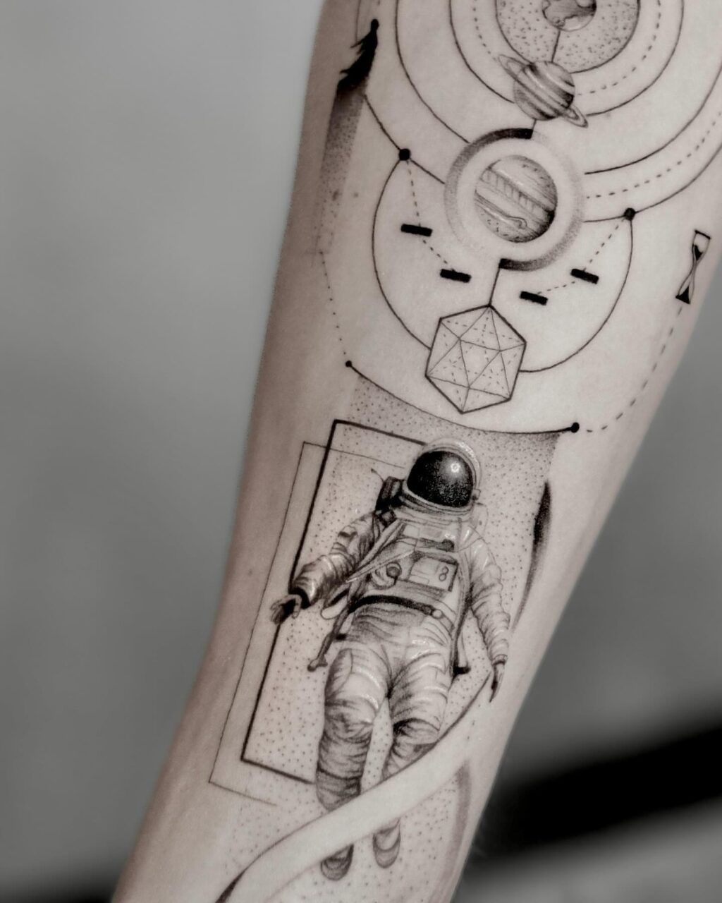 Solar system 🪐

Done at @sorrymamatattoosutrecht 🇳🇱 

For bookings, link in my biography.

#netherlands #utrecht #utrechttattoo #tattooideas #tattooartist #astronauttattoo #fineline #tattoocomposition